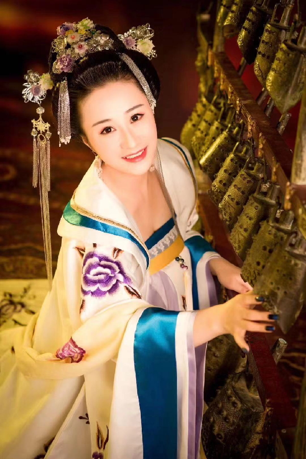 绫罗绸缎秀长腿!小飞机美图一组