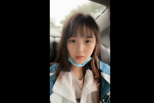 苏子天生丽质,手机素颜开播