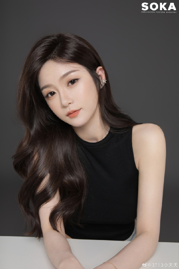 婀娜多姿!小天天紧身装写真来袭