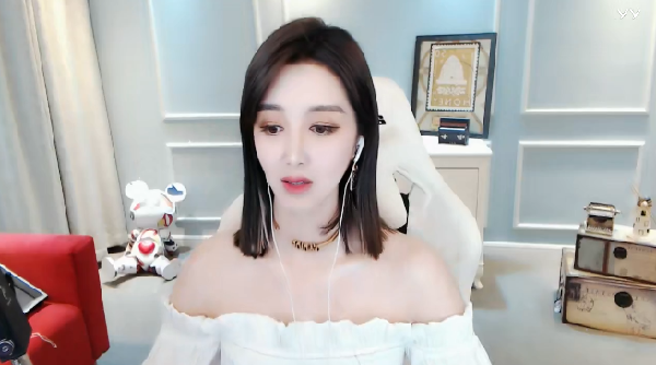 福利!静静露肩礼服,锁骨好美!