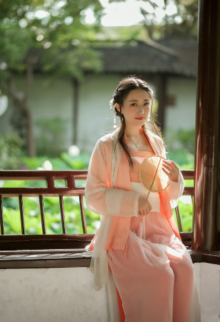 仙女下凡，玄觞古装尽显书香气质