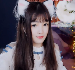 少寒新买的露肩装,少女心十足
